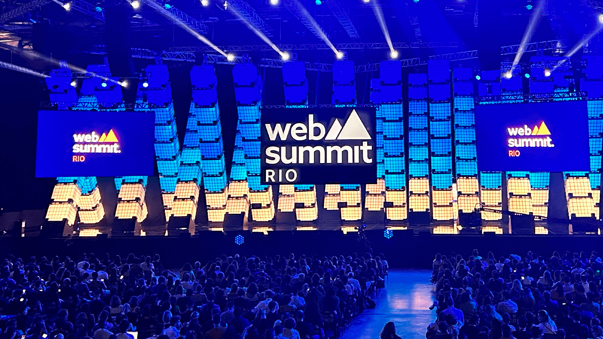 Palco do Web Summit 2024.