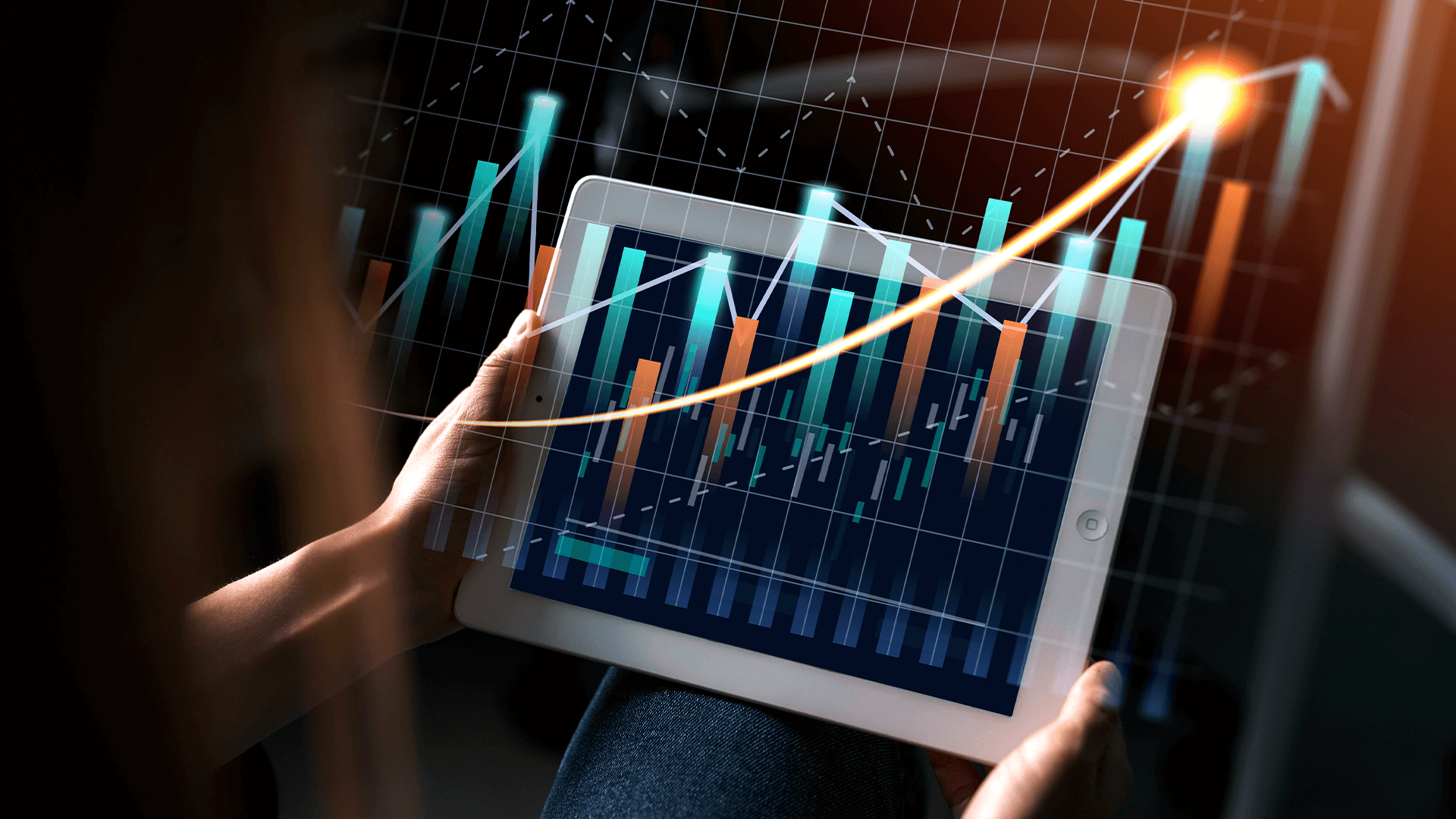 Imagem que mostra gráfico saindo do tablet, simbolizando as tendências do mercado financeiro, tema do artigo da Luby.