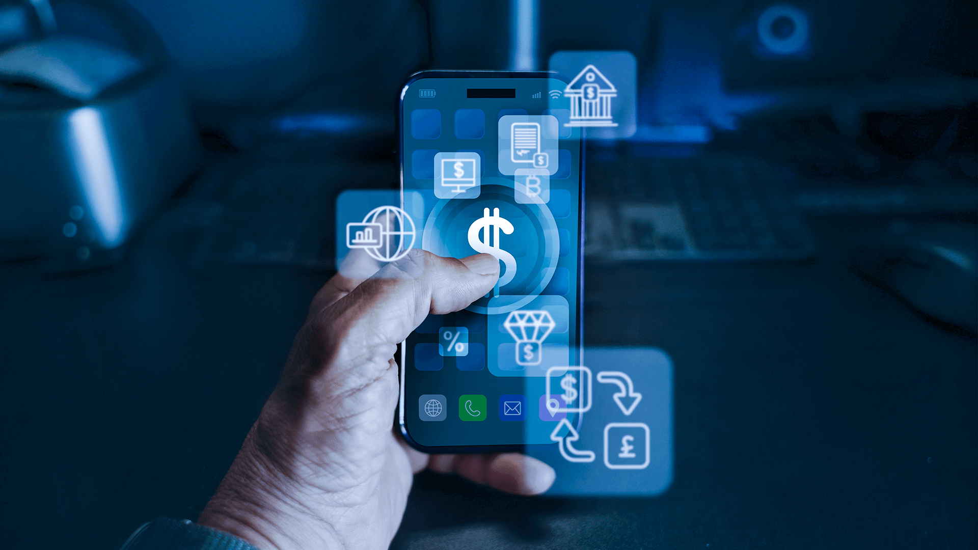 Imagem de uma pessoa segurando um celular com imagens holográficas e um cifrão referentes ao universo de pagamentos inteligentes.