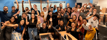 Foto dos profissionais reunidos em aniversário de 22 anos da Luby empresa de Tecnologia.