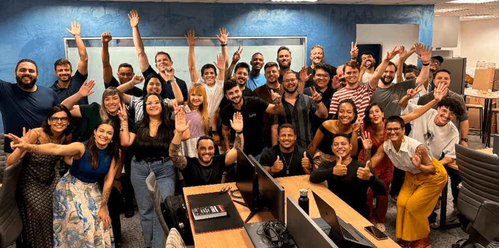 Foto dos profissionais reunidos em aniversário de 22 anos da Luby empresa de Tecnologia.